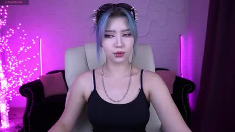 selenairis online show from March 19, 2026, 9:52 pm