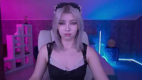 selenairis online show from June 26, 2026, 7:35 am