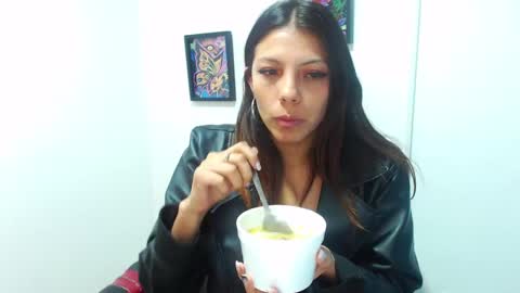 Snapshot of selenakyle92_ chatting on December 23, 2024, 6:27 pm Selena online show from December 23, 2024, 6:27 pm