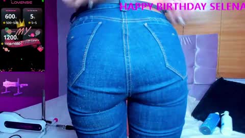 Snapshot of selenakyle92_ chatting on February 1, 2025, 6:51 pm Selena online show from February 1, 2025, 6:51 pm