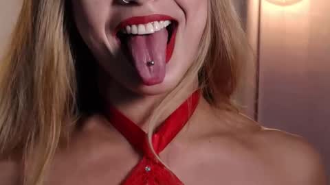 Snapshot of selenarossi chatting on March 9, 2025, 11:25 am SelenaRossi online show from March 9, 2025, 11:25 am