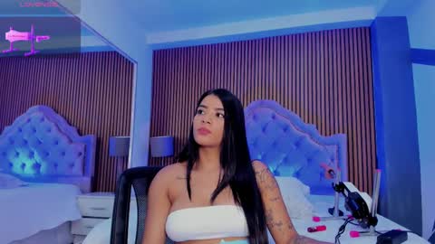 selenastonne online show from September 17, 2025, 8:54 pm