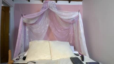 Snapshot of selene_moretti chatting on May 15, 2026, 12:01 pm selene online show from May 15, 2026, 12:01 pm