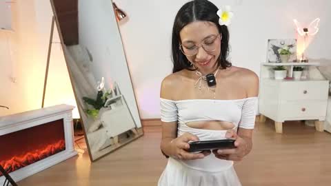  Sel Your Little butterfly  online show from February 3, 2026, 2:21 am