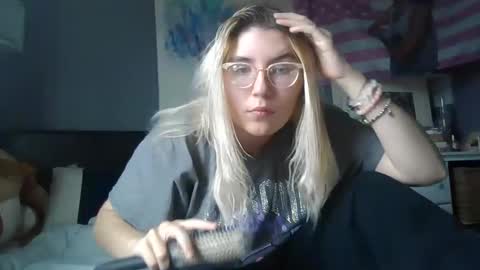 Snapshot of selenebaby chatting on December 1, 2024, 4:51 pm Selene online show from December 1, 2024, 4:51 pm