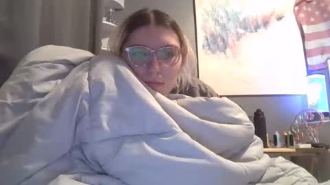 Snapshot of selenebaby chatting on January 19, 2025, 6:42 am Selene online show from January 19, 2025, 6:42 am