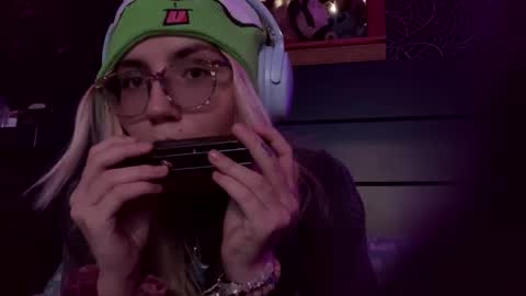 Snapshot of selenebaby chatting on February 15, 2025, 7:39 pm Selene online show from February 15, 2025, 7:39 pm