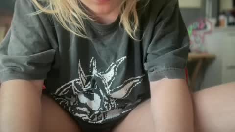 Snapshot of selenebaby chatting on February 26, 2025, 5:07 pm Selene online show from February 26, 2025, 5:07 pm