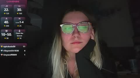 Snapshot of selenebaby chatting on October 9, 2025, 5:05 am Selene online show from October 9, 2025, 5:05 am