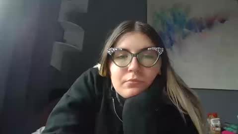 Snapshot of selenebaby chatting on October 13, 2025, 3:56 pm Selene online show from October 13, 2025, 3:56 pm