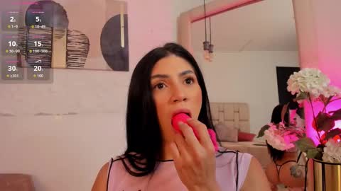 Snapshot of selenem_ chatting on September 30, 2025, 11:37 am Selene online show from September 30, 2025, 11:37 am