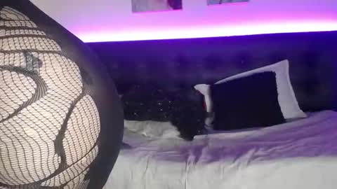 Snapshot of selenemore chatting on February 15, 2026, 3:20 pm Selene online show from February 15, 2026, 3:20 pm