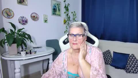 Selenna online show from December 20, 2025, 7:10 pm