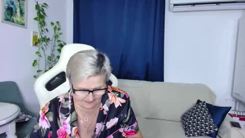 Selenna online show from January 12, 2026, 6:57 pm