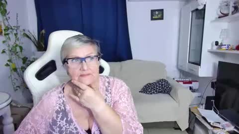 Selenna online show from April 4, 2026, 5:32 pm