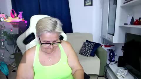 Snapshot of selenna57 chatting on May 1, 2026, 6:01 pm Selenna online show from May 1, 2026, 6:01 pm
