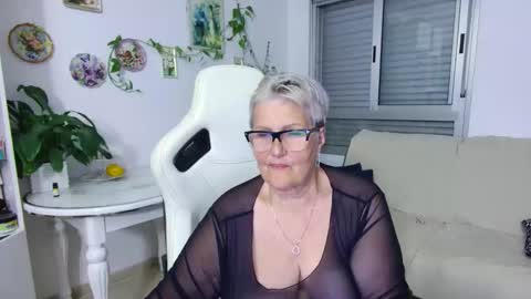 Snapshot of selenna57 chatting on May 16, 2026, 5:23 pm Selenna online show from May 16, 2026, 5:23 pm