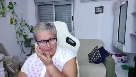 Snapshot of selenna57 chatting on May 26, 2026, 5:20 pm Selenna online show from May 26, 2026, 5:20 pm