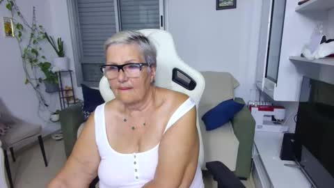 Snapshot of selenna57 chatting on June 5, 2026, 5:29 pm Selenna online show from June 5, 2026, 5:29 pm