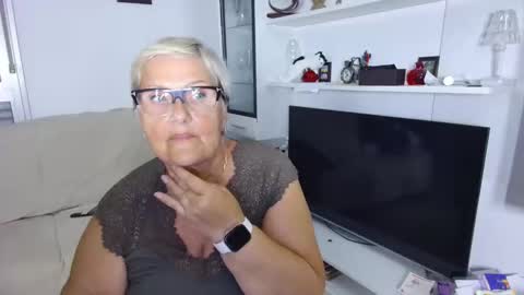 Snapshot of selenna57 chatting on June 7, 2026, 4:44 pm Selenna online show from June 7, 2026, 4:44 pm