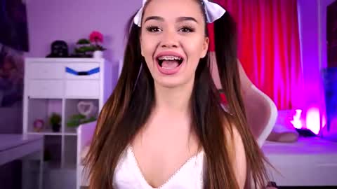 Snapshot of selennevoss chatting on June 10, 2026, 9:41 am Selenne online show from June 10, 2026, 9:41 am
