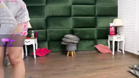 Selen online show from September 12, 2025, 4:34 am