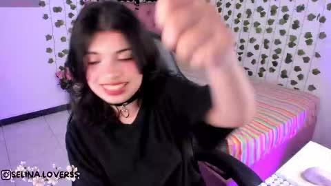 Snapshot of selina_lovers_ chatting on November 21, 2025, 2:43 am Selina online show from November 21, 2025, 2:43 am
