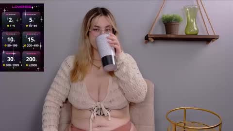 Snapshot of selina_thick chatting on January 12, 2025, 4:10 am Selina Mae online show from January 12, 2025, 4:10 am