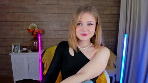 SelinSwarovski online show from February 3, 2025, 8:24 pm