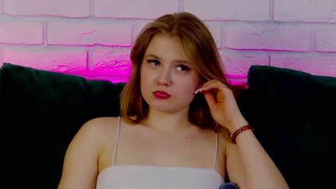 SelinSwarovski online show from February 6, 2025, 11:15 pm