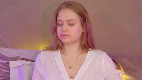 SelinSwarovski online show from September 12, 2025, 4:29 pm