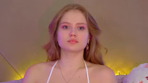 SelinSwarovski online show from September 17, 2025, 5:14 pm