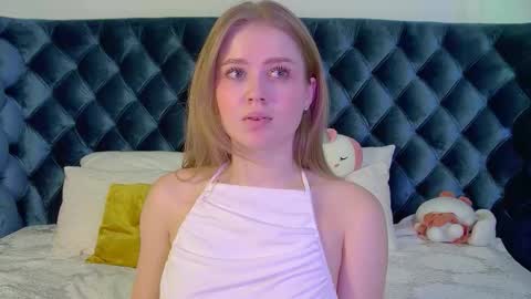 SelinSwarovski online show from September 28, 2025, 5:07 pm