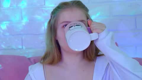 SelinSwarovski online show from October 10, 2025, 10:42 pm