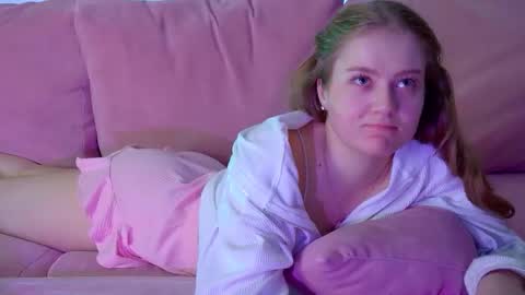 SelinSwarovski online show from October 12, 2025, 9:08 am