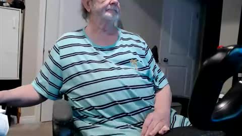 Snapshot of selkie2s chatting on April 1, 2026, 7:00 pm selkie2s online show from April 1, 2026, 7:00 pm