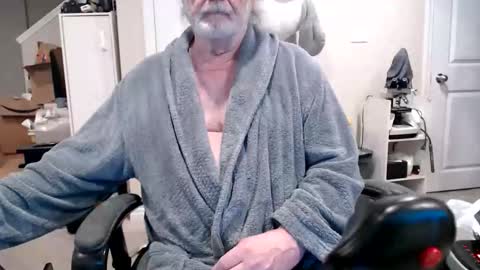 Snapshot of selkie2s chatting on April 18, 2026, 3:05 pm selkie2s online show from April 18, 2026, 3:05 pm