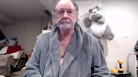 Snapshot of selkie2s chatting on April 24, 2026, 6:43 pm selkie2s online show from April 24, 2026, 6:43 pm