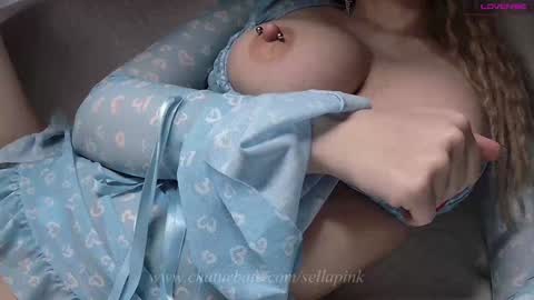 Snapshot of sellapink chatting on February 5, 2025, 4:58 pm My name is Sella and im Bisexual online show from February 5, 2025, 4:58 pm