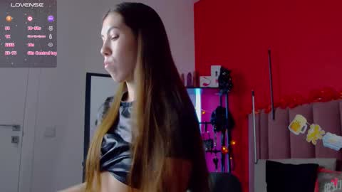 Nicole online show from September 26, 2025, 1:42 am