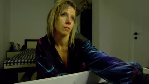 sellena_angel online show from May 3, 2026, 4:46 pm