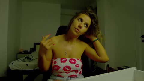 sellena_angel online show from June 6, 2026, 4:23 pm