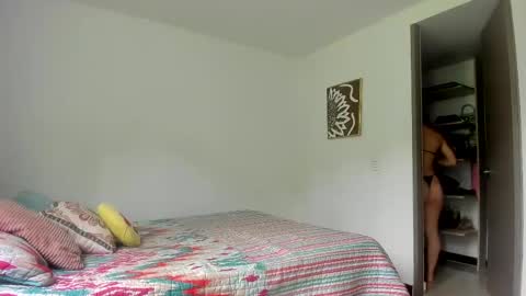 Selyn online show from September 12, 2025, 3:12 pm