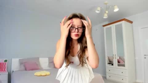 Snapshot of sen0_rita chatting on October 27, 2025, 9:35 am Ami online show from October 27, 2025, 9:35 am