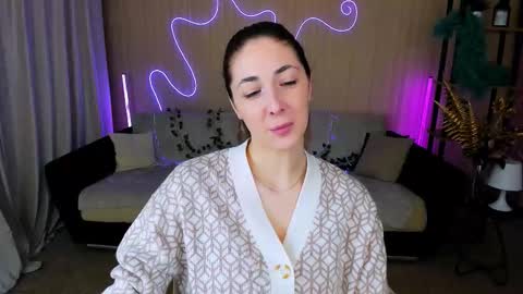 sensitiveheartt online show from September 24, 2025, 8:12 pm