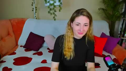 sensitiveheartt online show from March 25, 2026, 7:42 pm