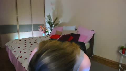 sensitiveheartt online show from April 17, 2026, 4:48 am