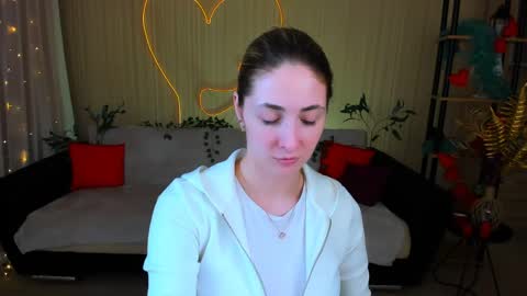sensitiveheartt online show from May 15, 2026, 7:32 pm