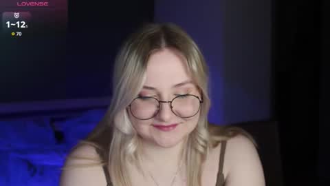 Snapshot of sensual_girrrl chatting on April 17, 2026, 12:02 am Ilona online show from April 17, 2026, 12:02 am
