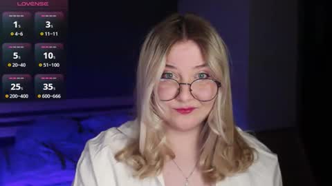 Snapshot of sensual_girrrl chatting on April 19, 2026, 11:51 pm Ilona online show from April 19, 2026, 11:51 pm